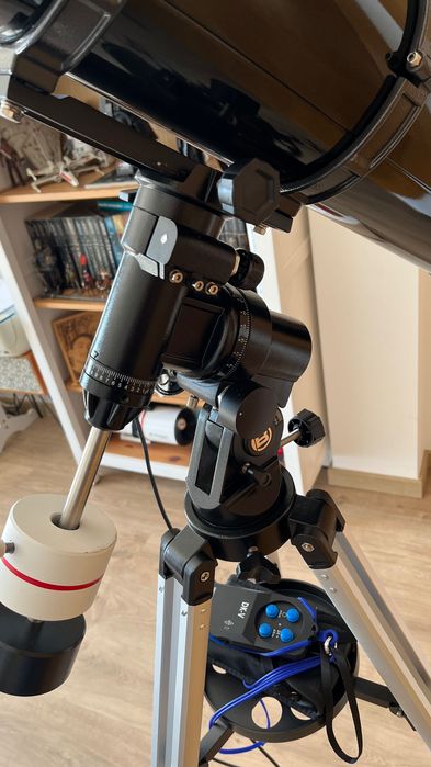 Telescópio Sky-Watcher 130mm 900mm + montagem EQ3 Bresser motor AR
