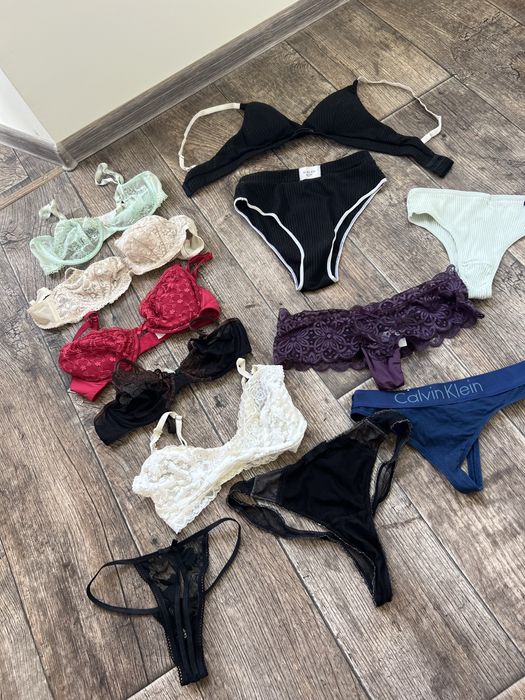 Трусики бюстгальтери комплект