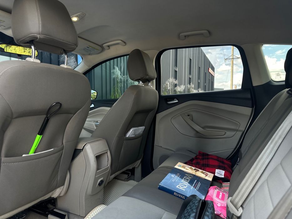 Автомобіль Ford Escape