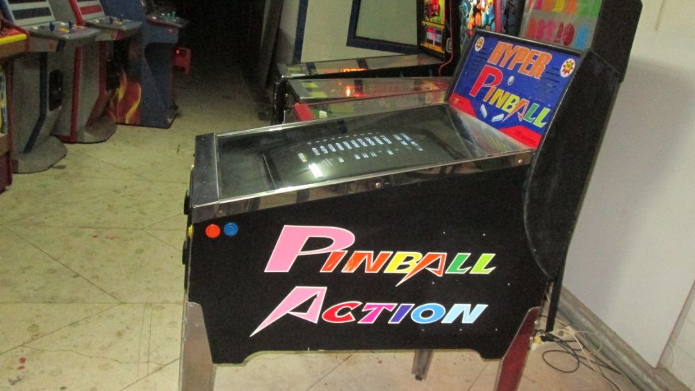 Máquina com jogo Pinbal original em caixa  de flipper