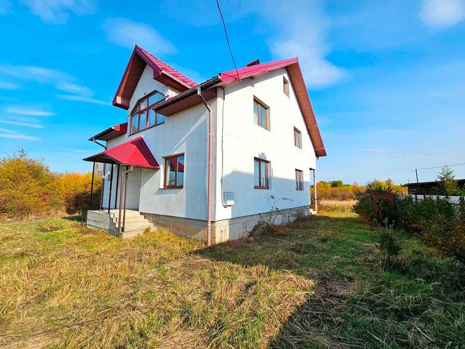 Продається добротний цегляний будинок розташований на околиці м.Стрий в с.Добрівляни в районі новобудов