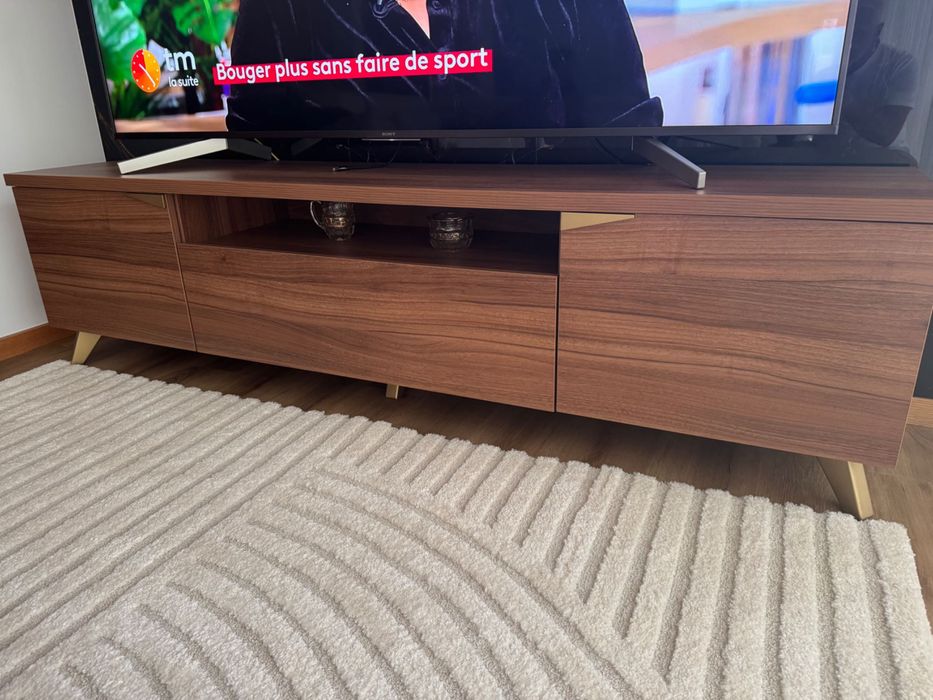Armário de TV Novo