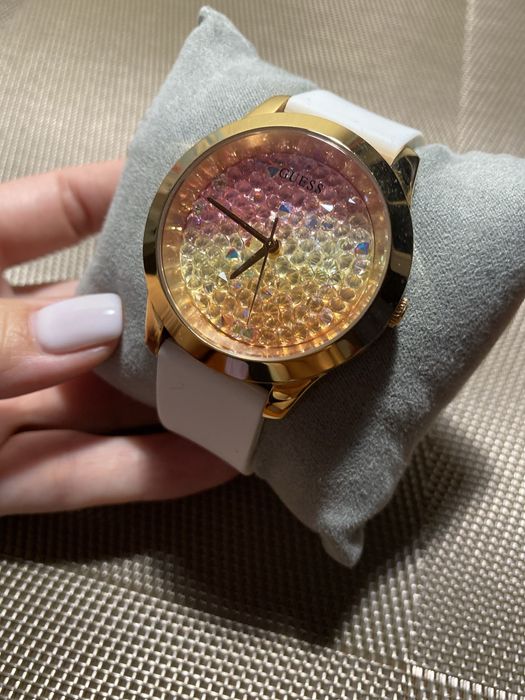 Часы Guess с кристаллами  SWAROVSKI