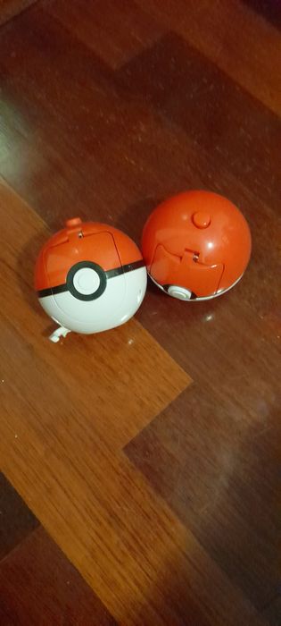 Piões Pokemon com lançador