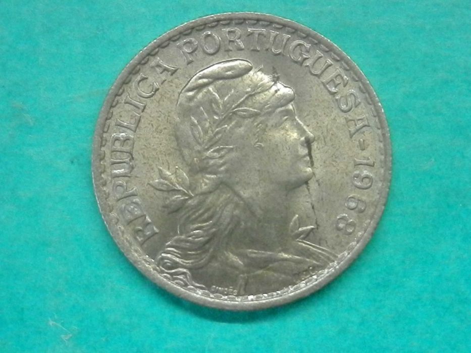 1438 - Republic: 1 escudo 1968 alpaca, for €1.50