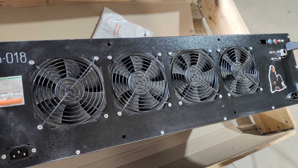 Бокс для майнингу