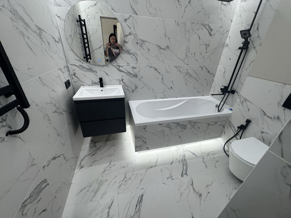 Здається 2 кімнатна в центрі міста .