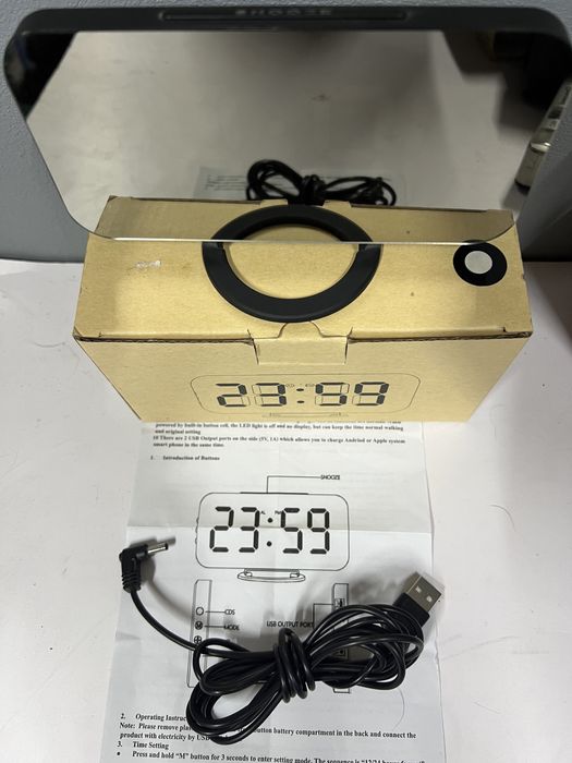 Годинник електронний дзеркальний