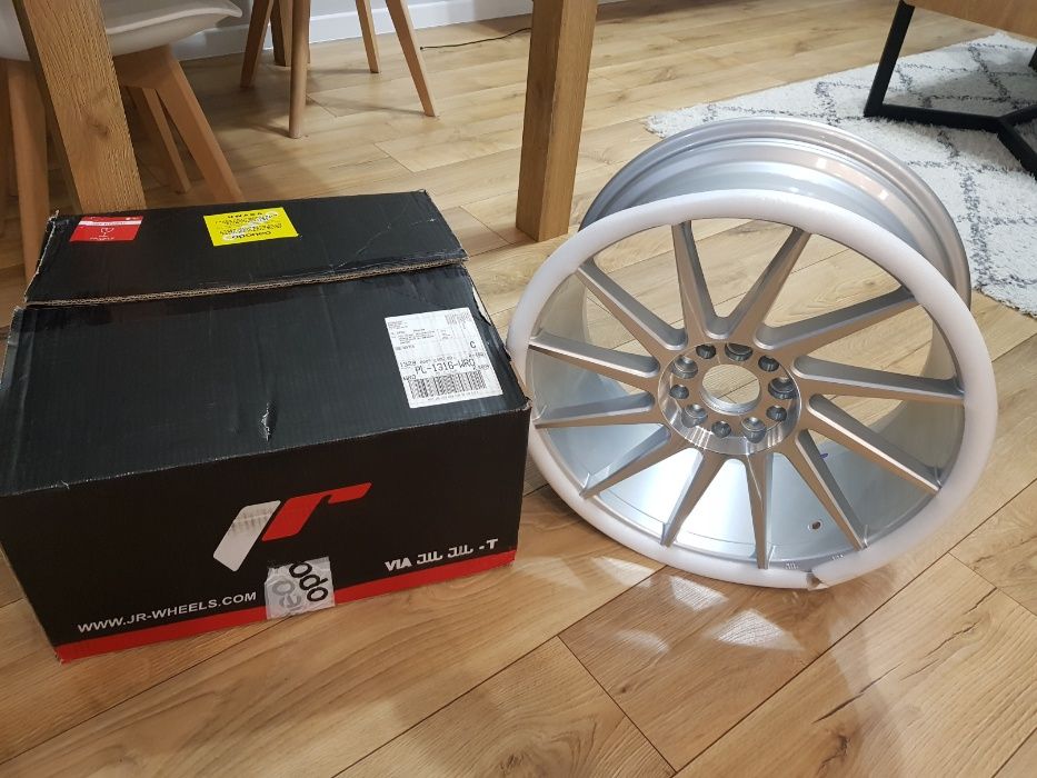 Felgi Japan Racing JR22 18 8,5 ET40 5x112 / 114,3 Silver Machined