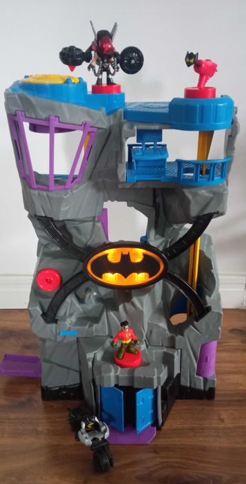 Jaskinia Batmana Fisher Price-ruchoma, idealna dla młodszych dzieci v1