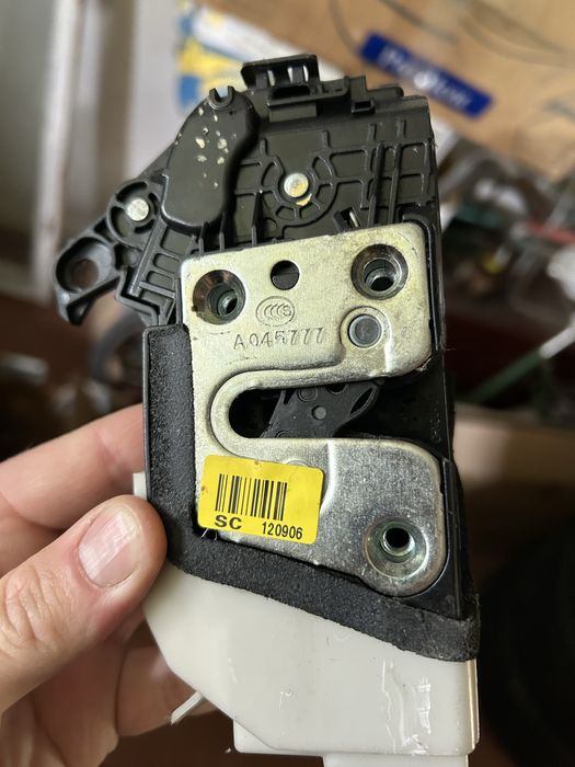 Замок передний правый киа оптима 2012