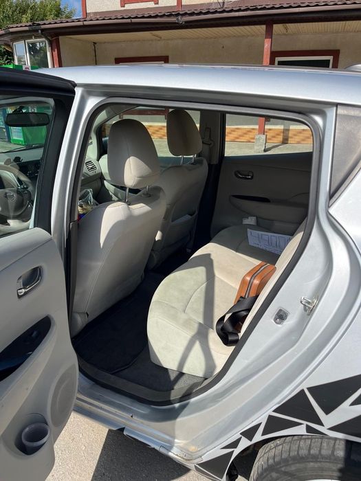 Nissan leaf з підігрівом і сонячною панелью
