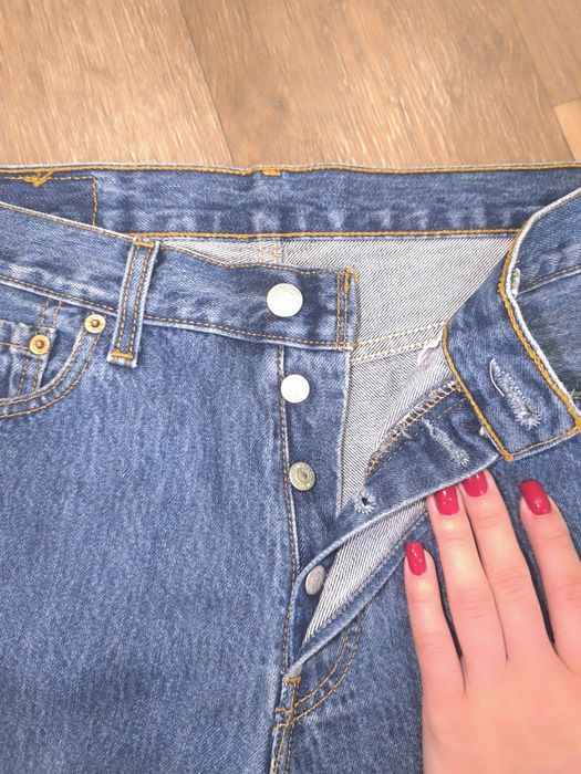Продам джинсы levis.