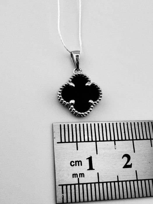 Сережки в білому  в стилі Van Cleef/Ван Кліф