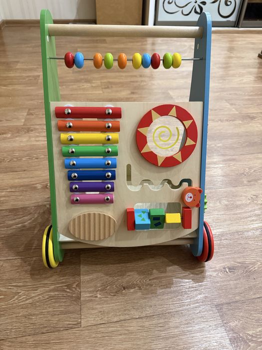 Дитяча дерев`яна навчальні ходунк