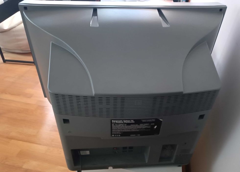 Televisão Panasonic Quintrix TX-32PS11F antiga