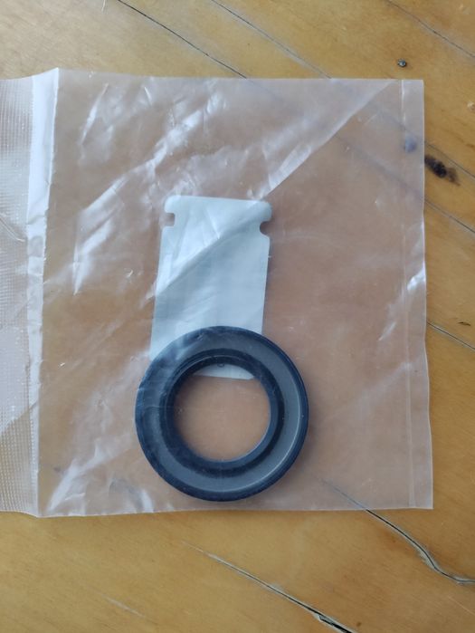 Сальник распредвала Renault 130427537R