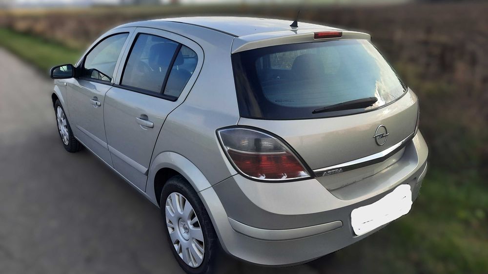 samochód Opel Astra III