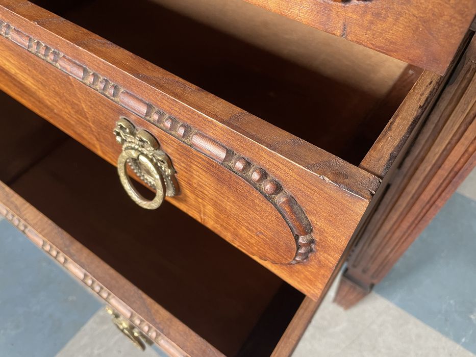 Comoda vintage em madeira maciça