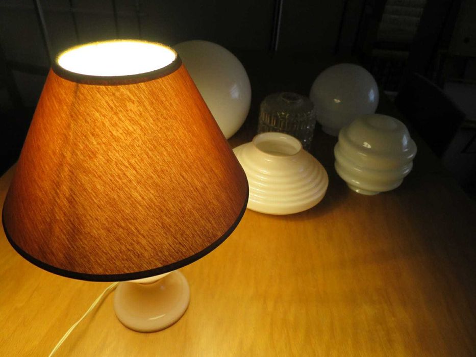 Candeeiro com base em vidro e eletrificação nova