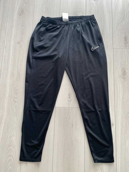 NIKE r.L oryginalne spodnie sportowe stan BDB
