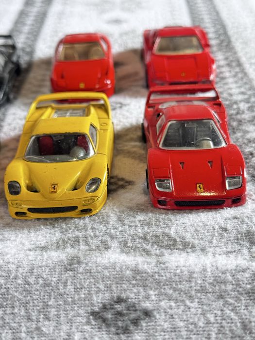 Lote de 9 miniaturas de carros da Ferrari