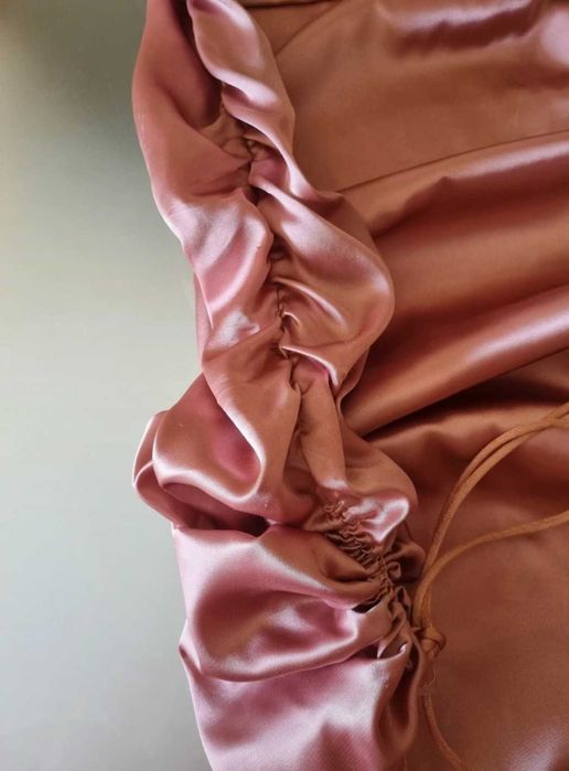 Vestido em cetim (Comprimento ajustável)