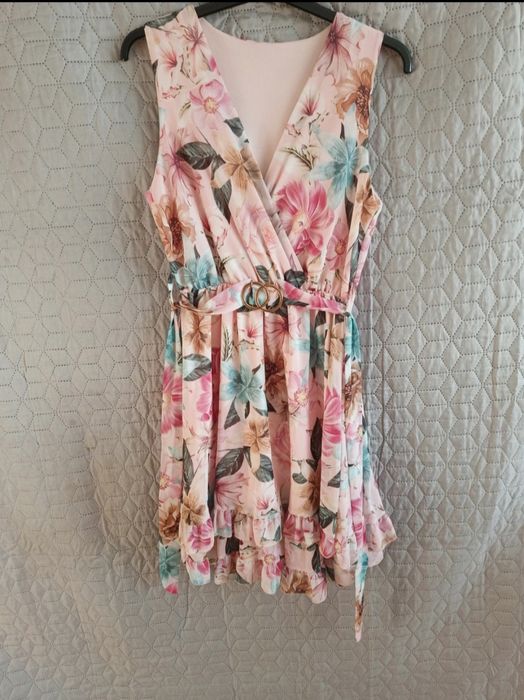 Elegancka sukienka w kwiaty