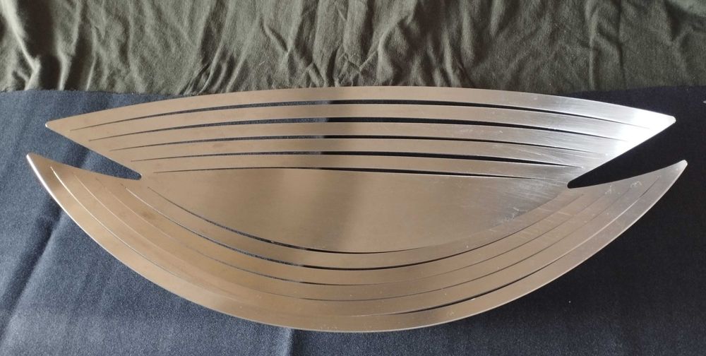 Fruteira vintage feita de aço inoxidável com um design elegante