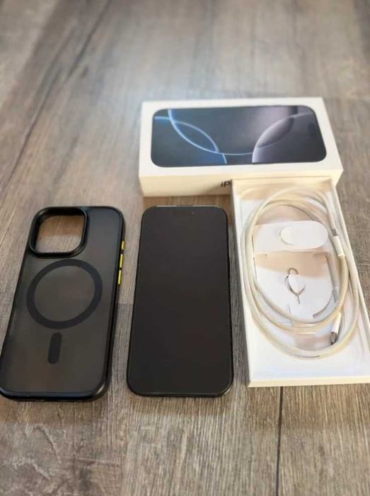 iPhone 16 Pro 128GB Black Titanium + Case