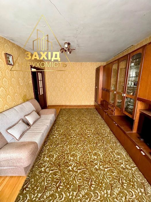 Трикімнатна біля ТЦ «Гостинець» 2 поверх, пр. Молоді