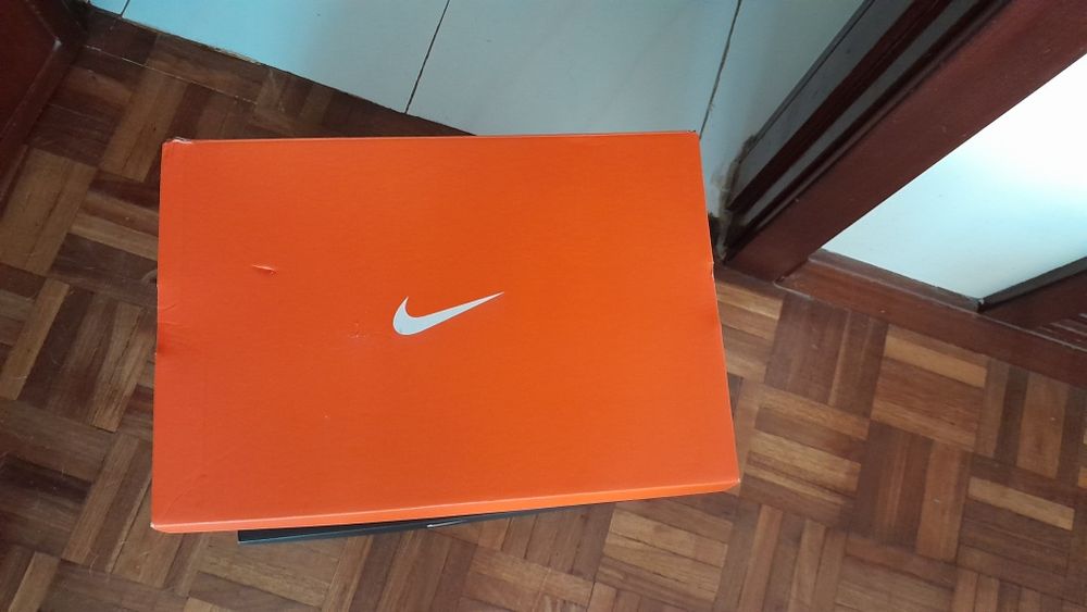 Nike Versair Premium