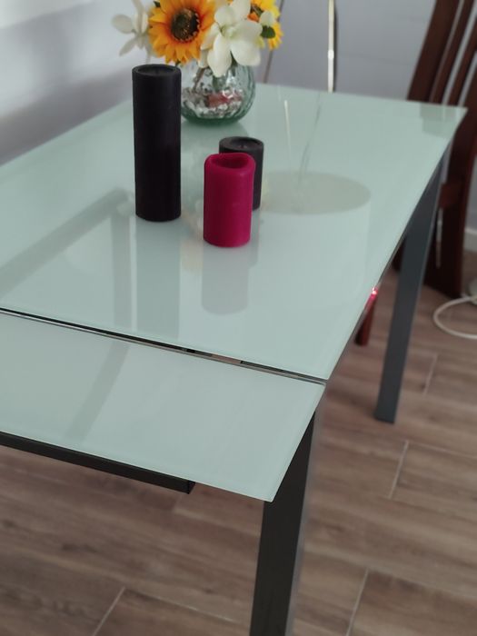 Mesa de cozinha em bom estado
