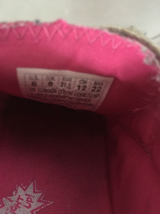 Tenisówki Skechers świecą