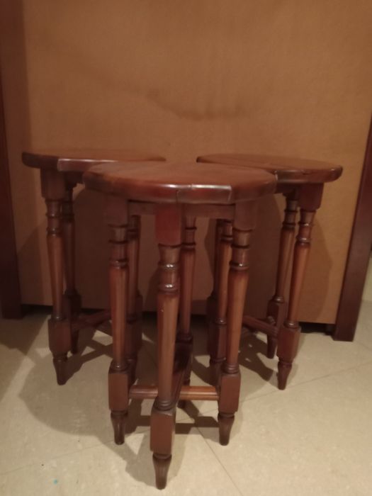 Estantes em Mogno castanho