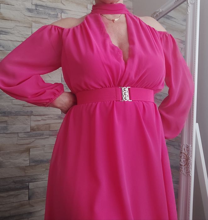 Sukienka na długi rękaw odkryte ramiona kopertowy dekolt