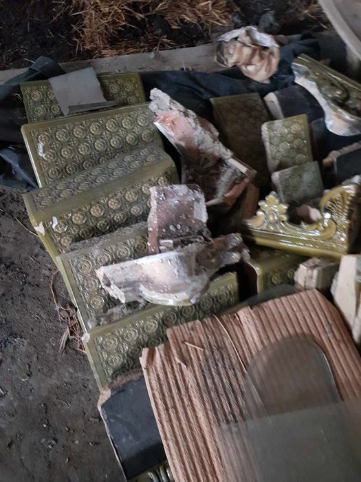 Piec kaflowy, stare kafle z pieca, korona pieca, narozniki