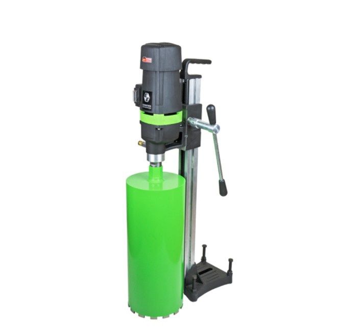 Furos em betão pedra tijolo