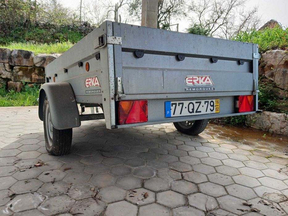 Vende-se atrelado de carga