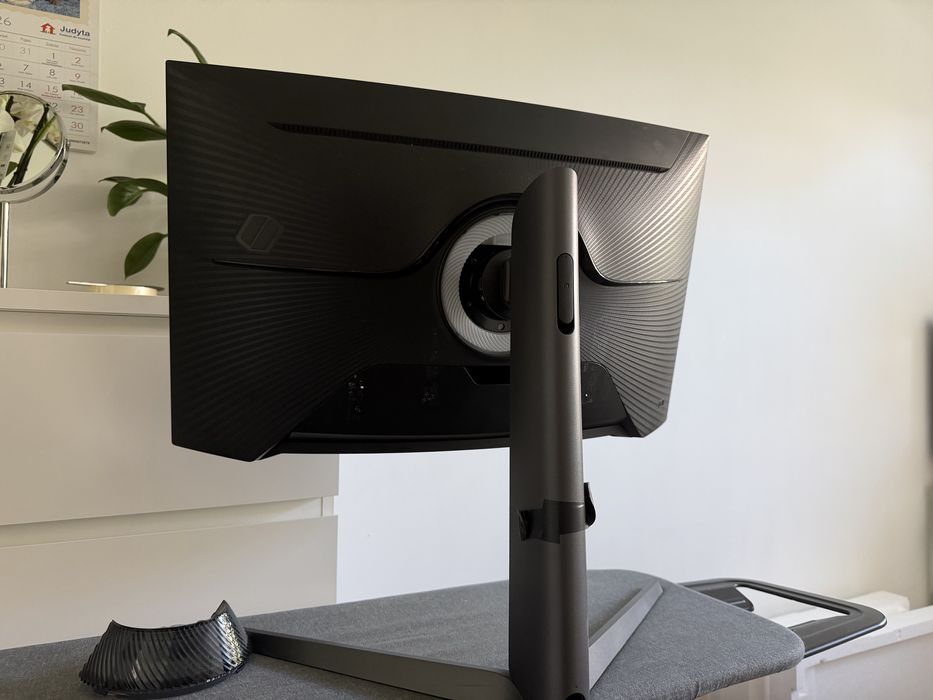 Monitor Samsung 27 cali 1440p 240HZ  QLED