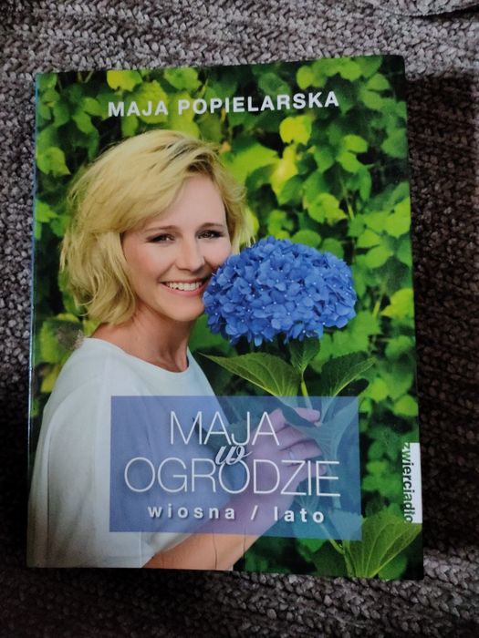 Maja w ogrodzie wiosna lato. Maja Popielarska