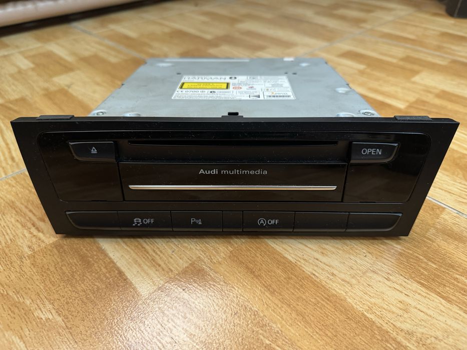 A4 B8 LIFT Multimedia czytnikMMI 8R2035666C