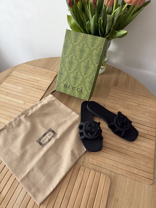 Klapki Gucci Interlocking GG Sandały