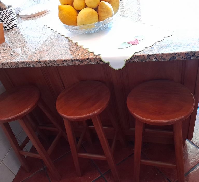 6 bancos de cozinha, com 62 cm de altura, madeira maciça