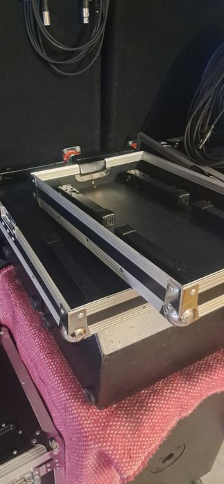 Case em L com pes elevatórios