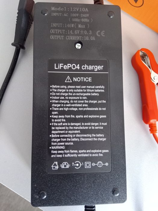 Зарядний пристрій до акумулятора