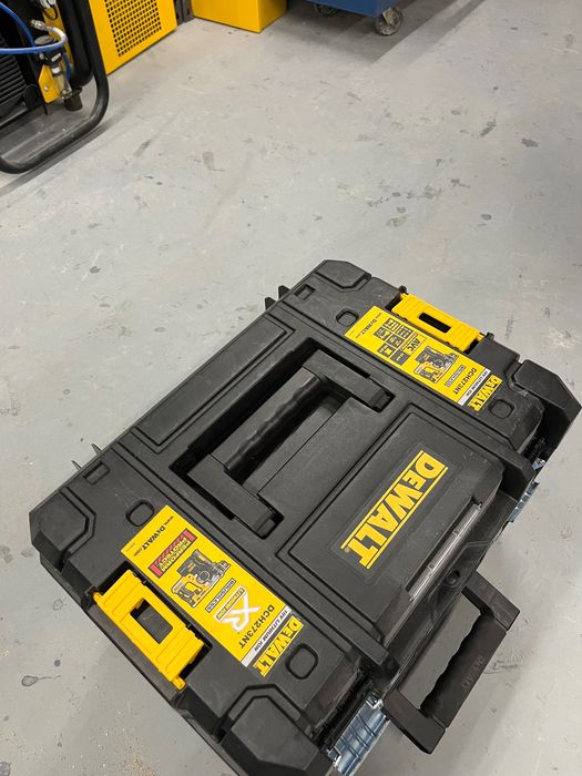 Skrzynki po elektronarzędziach DeWalt