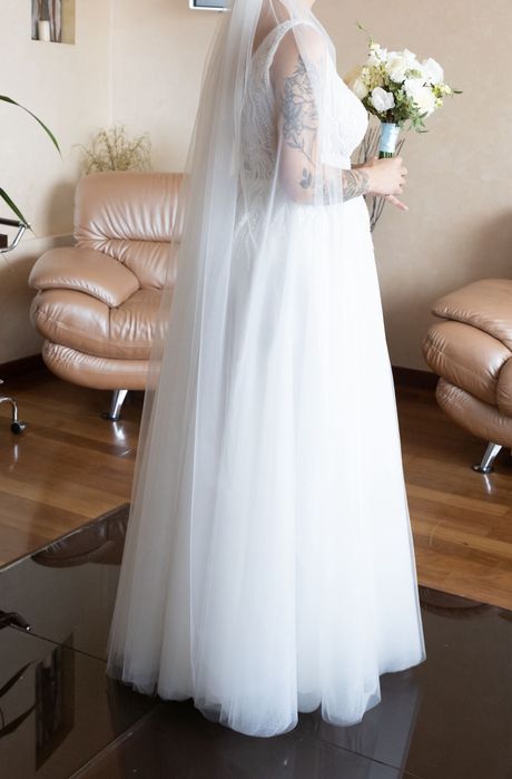 Продам весільню сукню