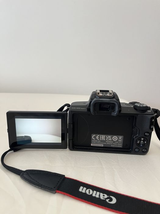 Vendo Canon EOS M50 Mark II + objetiva Canon EF-M 15-45mm f/3.5-6.3 IS STM, em excelente estado de conservação e funcionamento.
