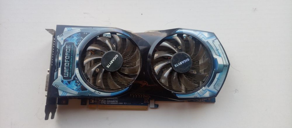 AMD Radeon HD 6670 1GB GDDR5 и AMD HD 6850